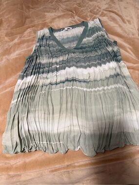 Daniel Rainn 2 DR2 Pleated Sleeveless V-Neck Top - Sage Green Women’s Small